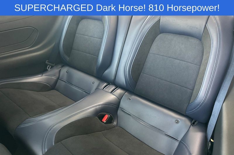 Ford Mustang Vehicle Full-screen Gallery Image 13