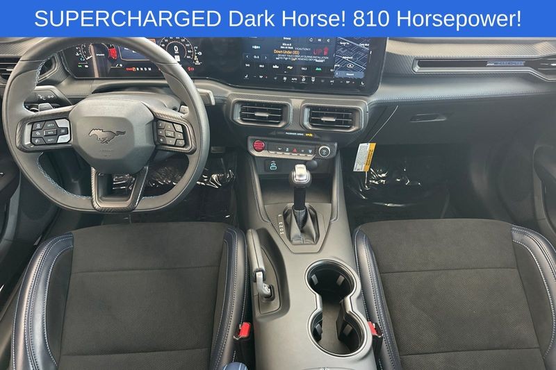 Ford Mustang Vehicle Full-screen Gallery Image 14