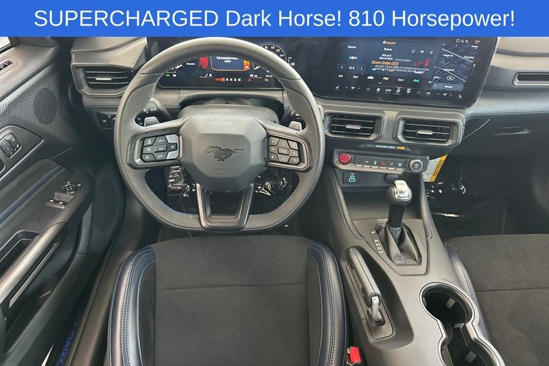 Ford Mustang Vehicle Full-screen Gallery Image 15