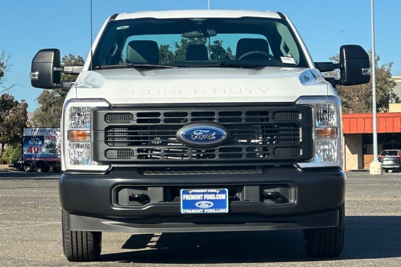 Ford F-250SD Vehicle Full-screen Gallery Image 08