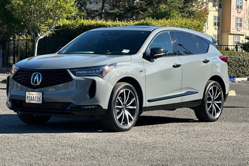 Acura RDX Vehicle Full-screen Gallery Image 08
