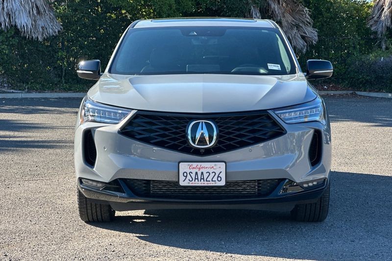 Acura RDX Vehicle Full-screen Gallery Image 09
