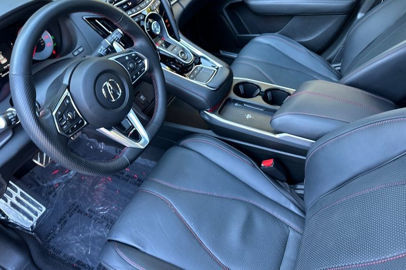 Acura RDX Vehicle Full-screen Gallery Image 10