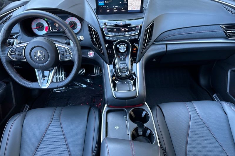 Acura RDX Vehicle Full-screen Gallery Image 15