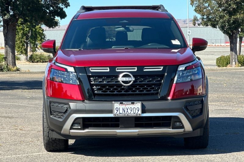 Nissan Pathfinder Vehicle Full-screen Gallery Image 09