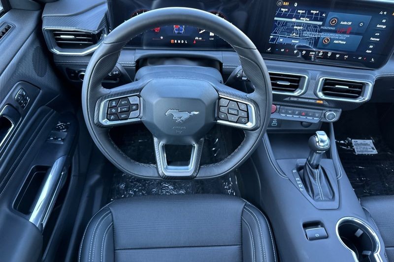 Ford Mustang Vehicle Full-screen Gallery Image 14