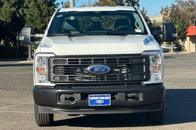 Ford F-250SD Vehicle Full-screen Gallery Image 08