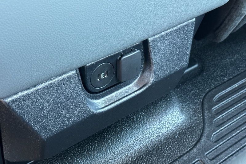 Ford F-250SD Vehicle Full-screen Gallery Image 13