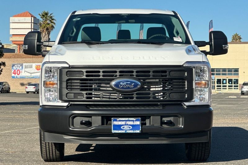 Ford F-250SD Vehicle Full-screen Gallery Image 08