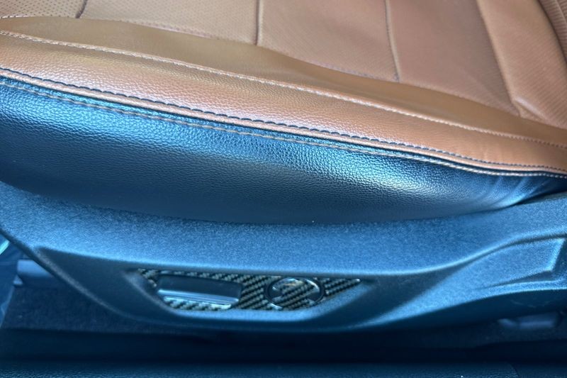 Ford Mustang Vehicle Full-screen Gallery Image 13