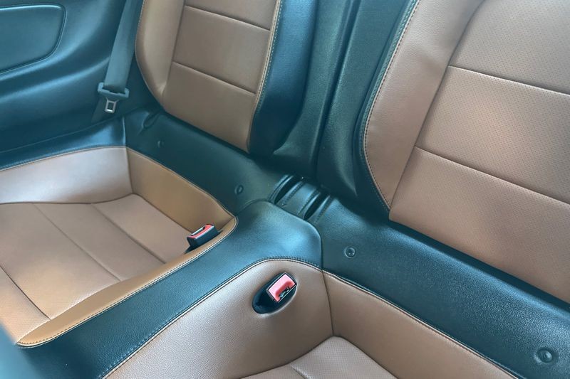 Ford Mustang Vehicle Full-screen Gallery Image 14