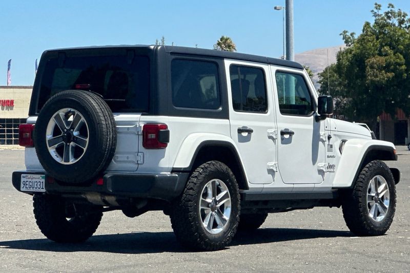 Jeep Wrangler Vehicle Full-screen Gallery Image 03