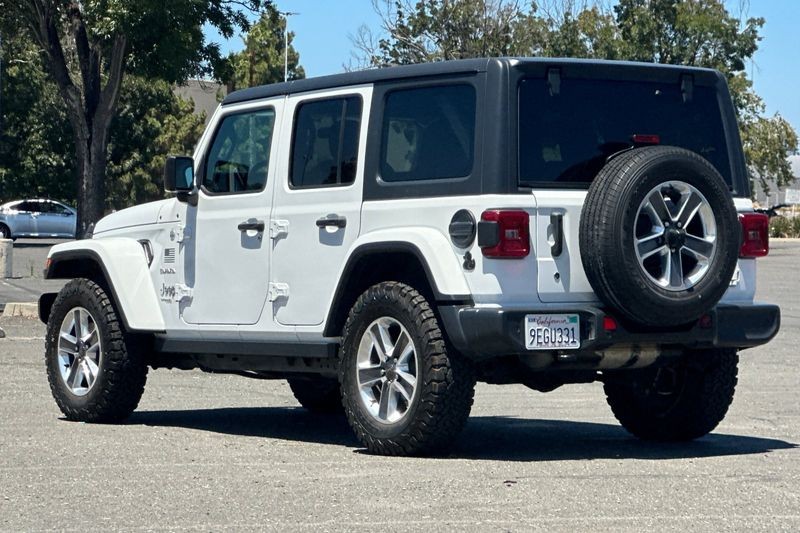 Jeep Wrangler Vehicle Full-screen Gallery Image 05