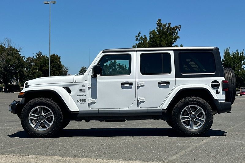 Jeep Wrangler Vehicle Full-screen Gallery Image 07