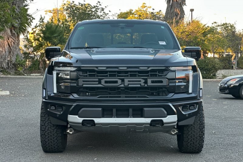 Ford F-150 Vehicle Full-screen Gallery Image 08