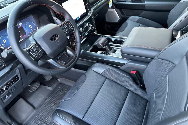 Ford F-150 Vehicle Full-screen Gallery Image 09