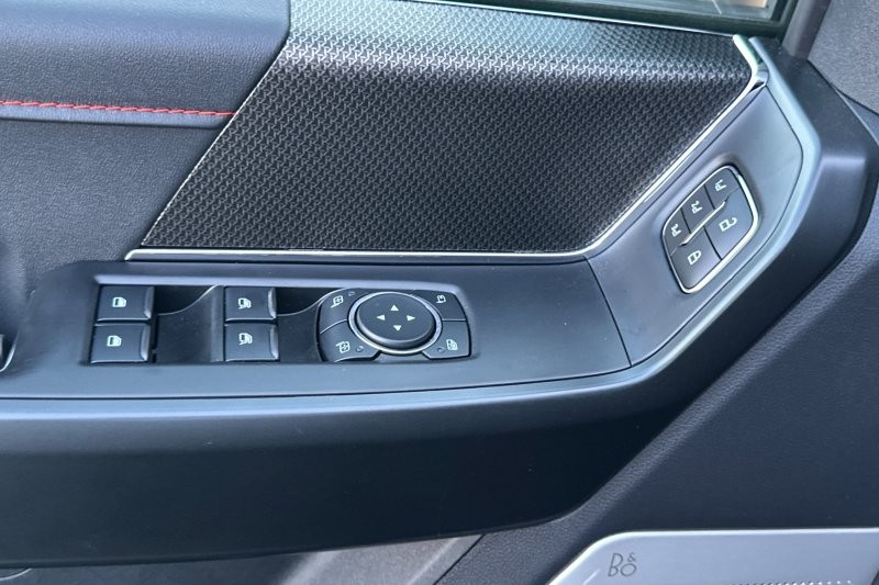 Ford F-150 Vehicle Full-screen Gallery Image 11