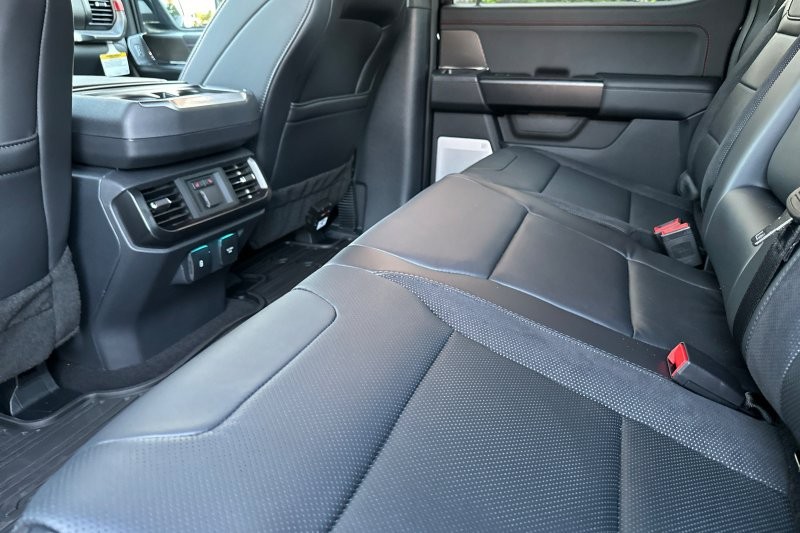 Ford F-150 Vehicle Full-screen Gallery Image 12
