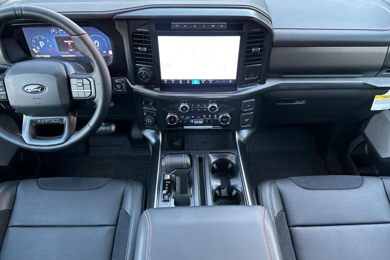 Ford F-150 Vehicle Full-screen Gallery Image 14
