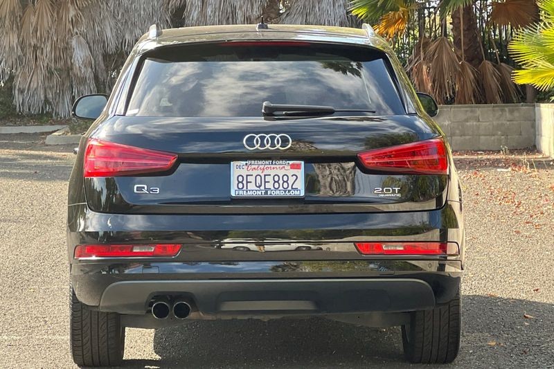 Audi Q3 Vehicle Full-screen Gallery Image 04