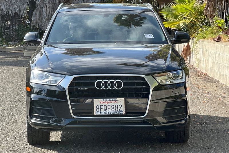 Audi Q3 Vehicle Full-screen Gallery Image 09