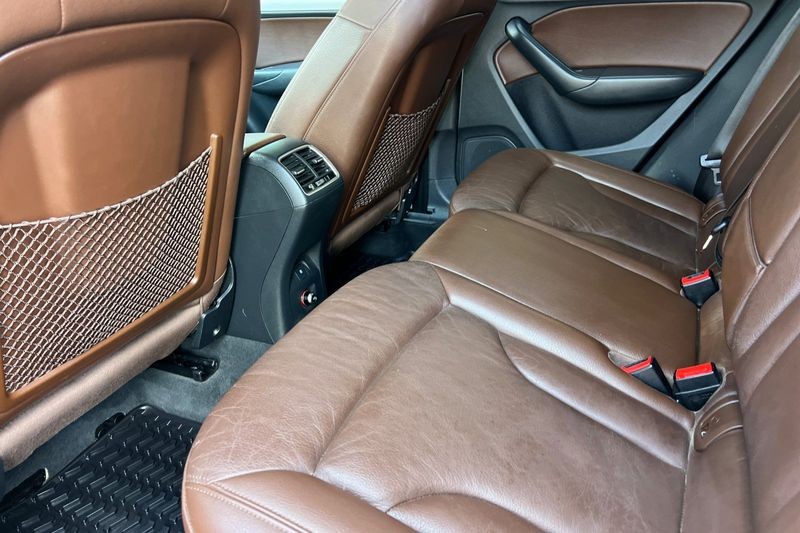 Audi Q3 Vehicle Full-screen Gallery Image 14
