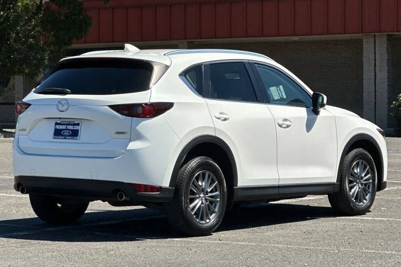 Mazda CX-5 Vehicle Full-screen Gallery Image 03