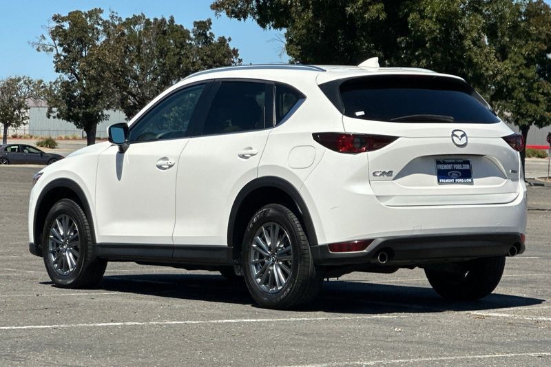 Mazda CX-5 Vehicle Full-screen Gallery Image 05