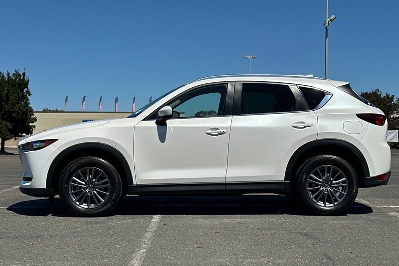 Mazda CX-5 Vehicle Full-screen Gallery Image 07