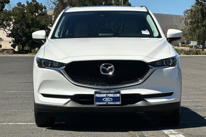 Mazda CX-5 Vehicle Full-screen Gallery Image 09