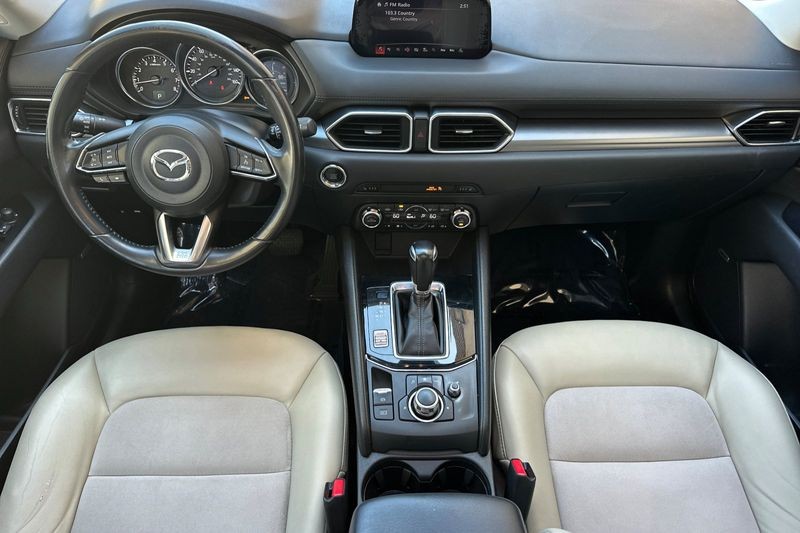 Mazda CX-5 Vehicle Full-screen Gallery Image 15