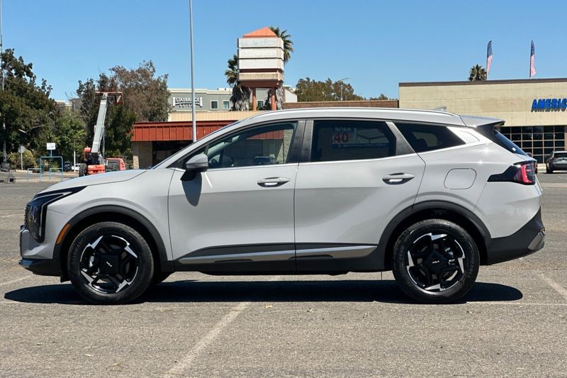 Kia Sportage Hybrid Vehicle Full-screen Gallery Image 07