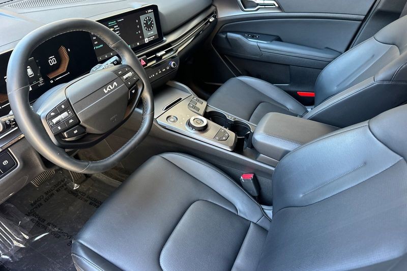 Kia Sportage Hybrid Vehicle Full-screen Gallery Image 10