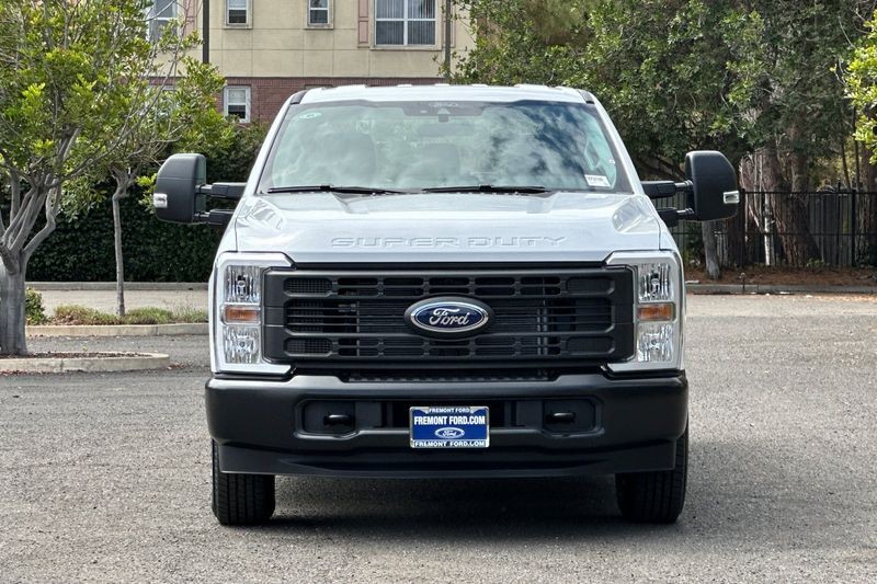 Ford F-250SD Vehicle Full-screen Gallery Image 08