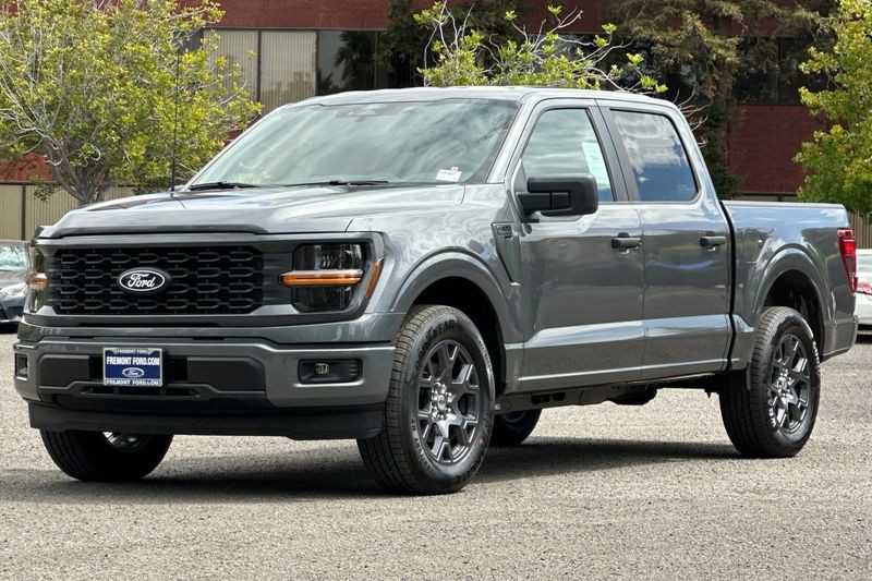 Ford F-150 Vehicle Full-screen Gallery Image 07