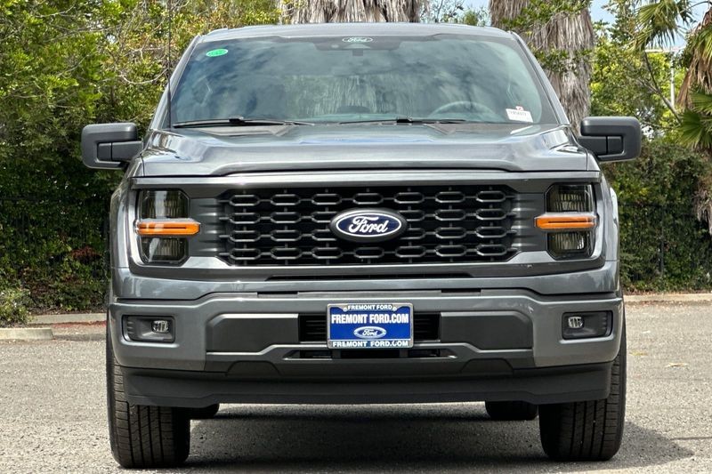 Ford F-150 Vehicle Full-screen Gallery Image 08