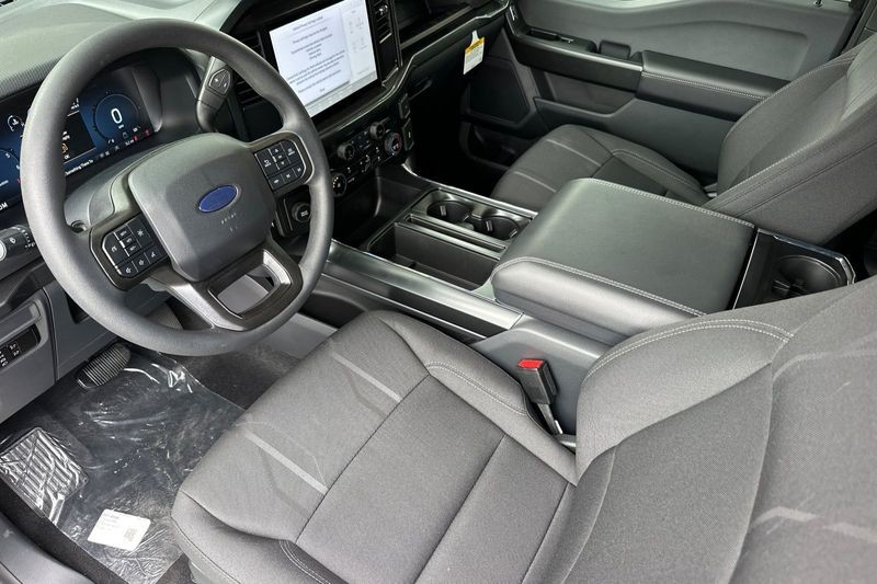 Ford F-150 Vehicle Full-screen Gallery Image 09