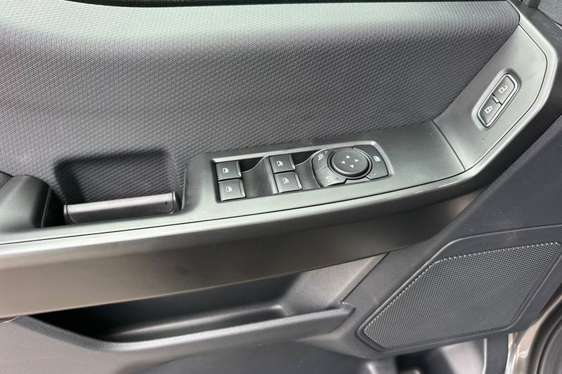 Ford F-150 Vehicle Full-screen Gallery Image 10