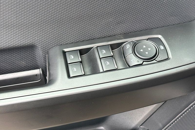 Ford F-150 Vehicle Full-screen Gallery Image 11
