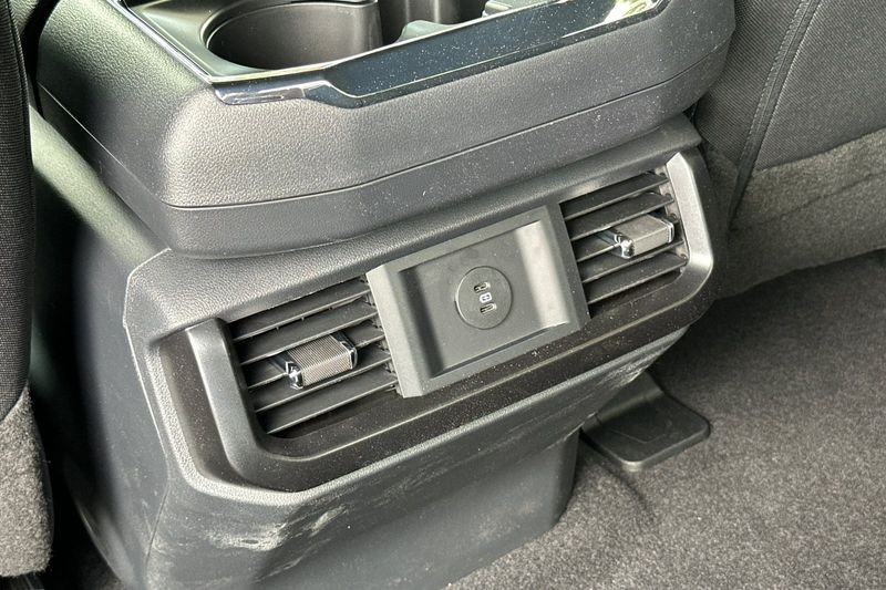 Ford F-150 Vehicle Full-screen Gallery Image 13