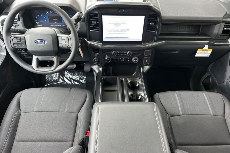 Ford F-150 Vehicle Full-screen Gallery Image 14