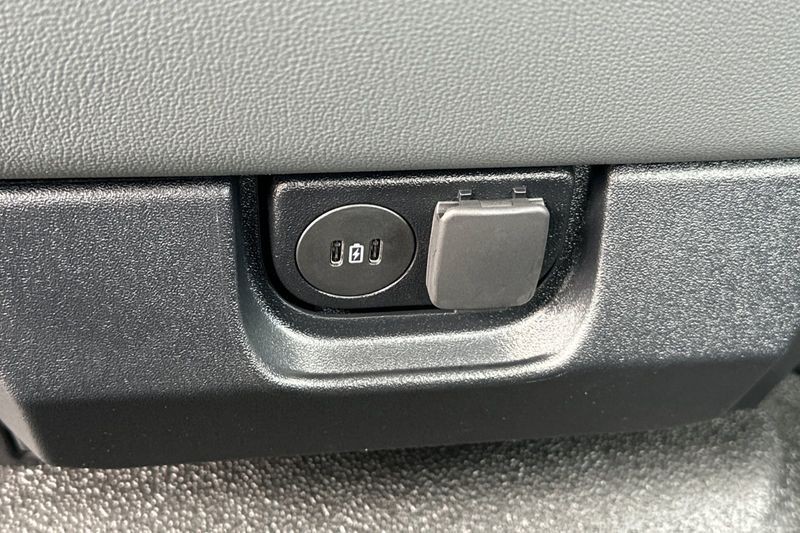 Ford F-250SD Vehicle Full-screen Gallery Image 13