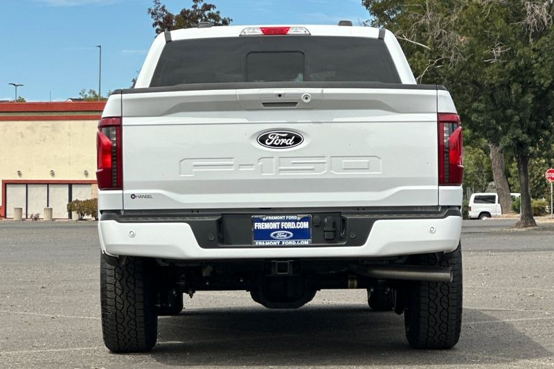 Ford F-150 Vehicle Full-screen Gallery Image 04