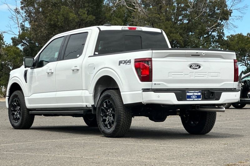 Ford F-150 Vehicle Full-screen Gallery Image 05