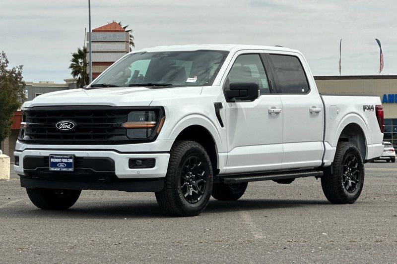 Ford F-150 Vehicle Full-screen Gallery Image 07