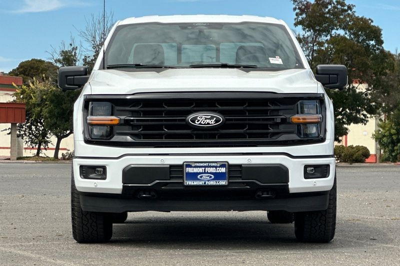 Ford F-150 Vehicle Full-screen Gallery Image 08