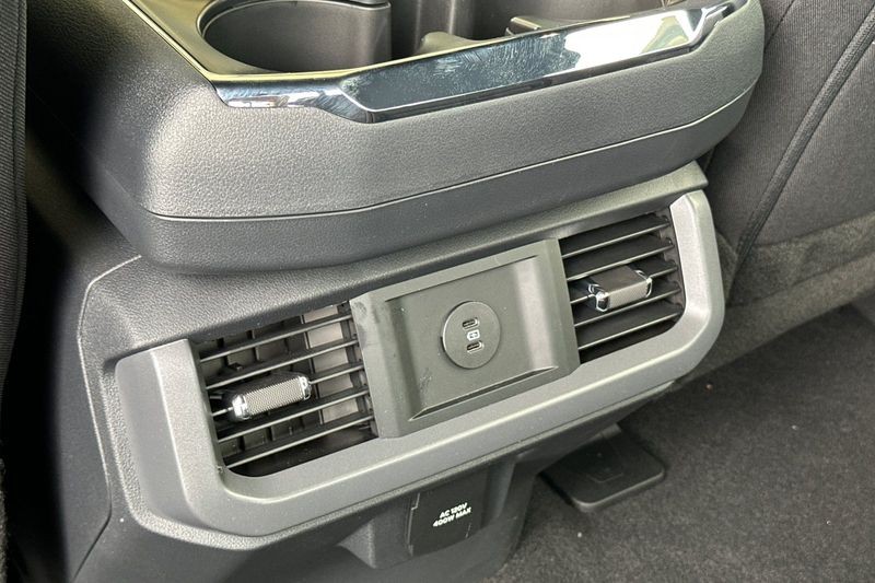 Ford F-150 Vehicle Full-screen Gallery Image 13