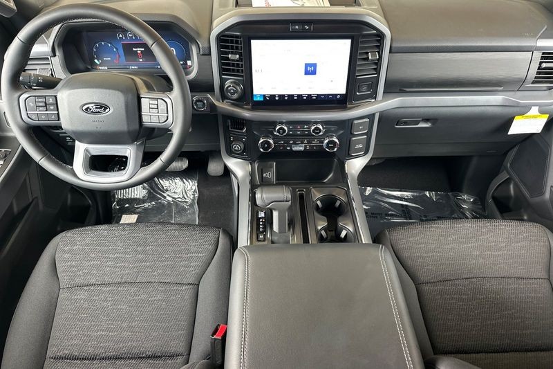 Ford F-150 Vehicle Full-screen Gallery Image 14