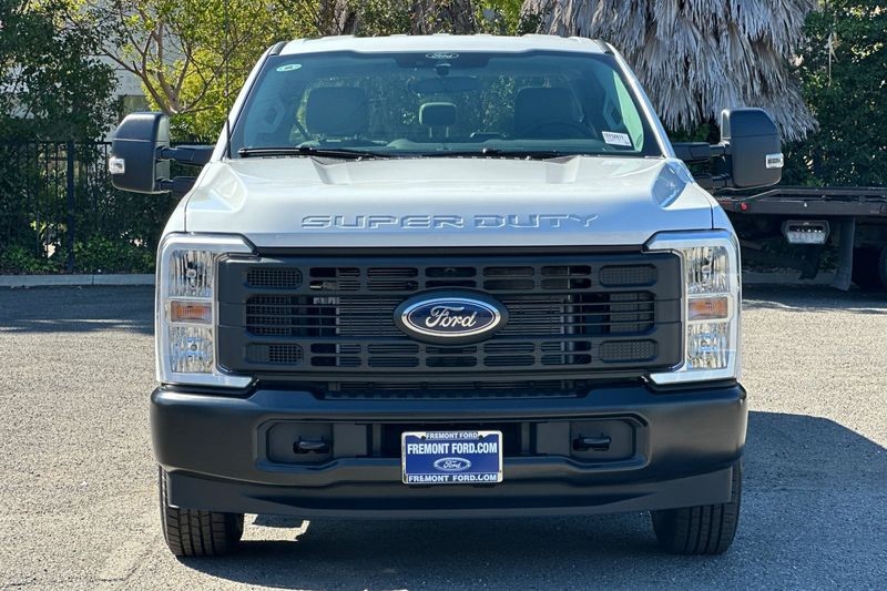 Ford F-250SD Vehicle Full-screen Gallery Image 08