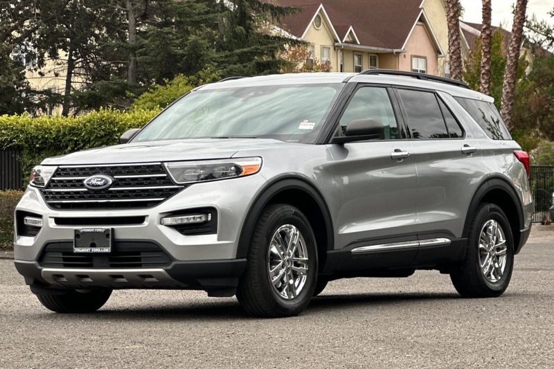 Ford Explorer Vehicle Full-screen Gallery Image 08